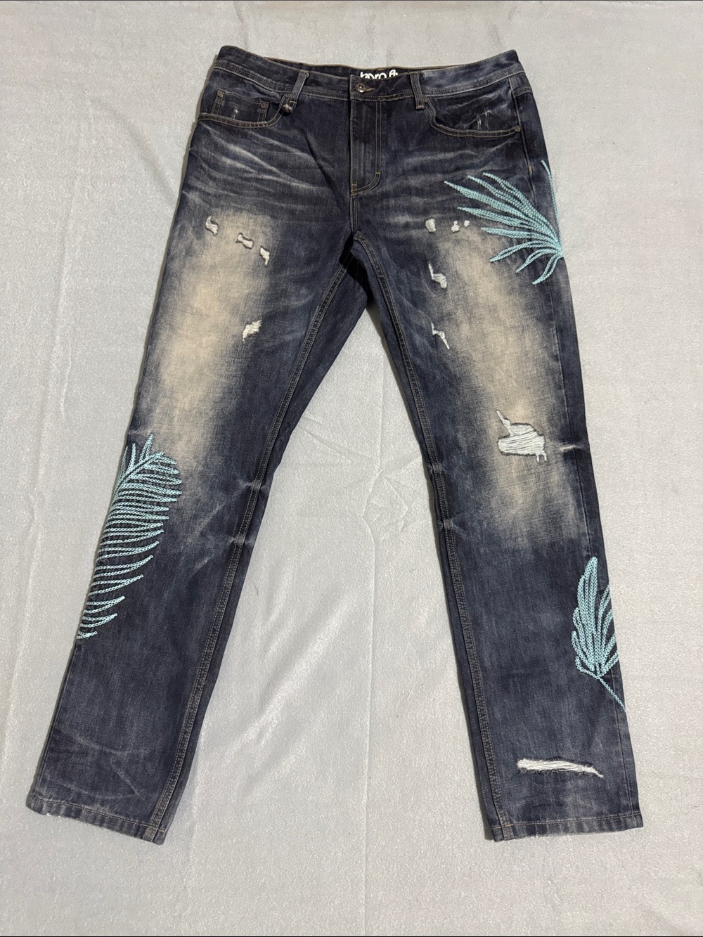 Born Fly Jeans Men's Size 36 Distressed Embroidered Blue Denim Wash Paint